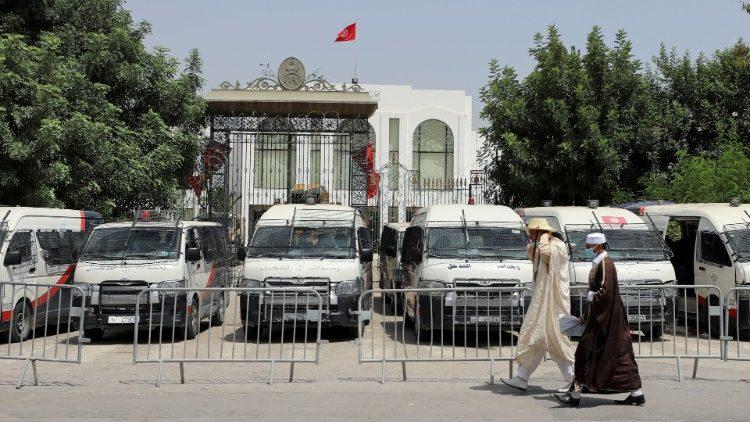 لوتشانو أرديزي: لا بد من إعادة الثقة إلى الأجيال الفتية في تونس