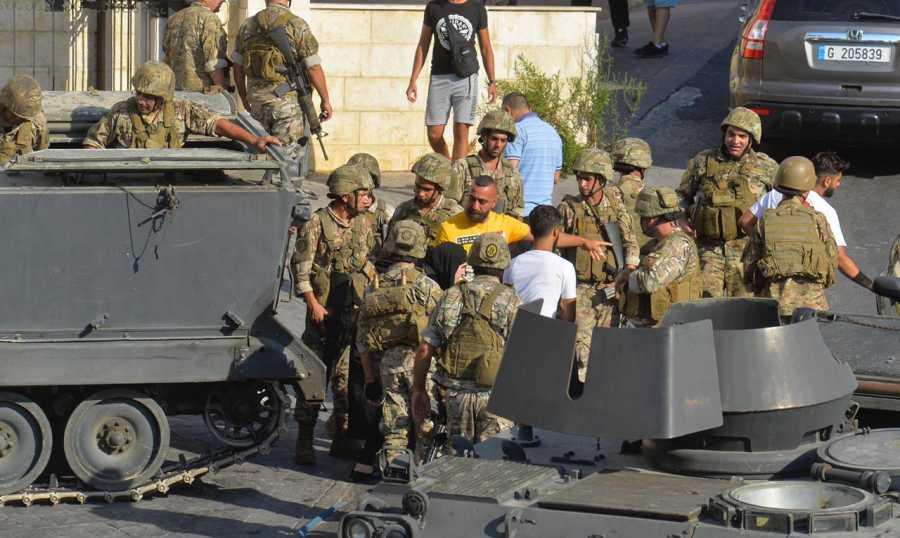 الجيش: توقيف أحد المتورطين في إطلاق النار على موكب تشييع شبلي.. العشائر: حريصون على السلم الأهلي