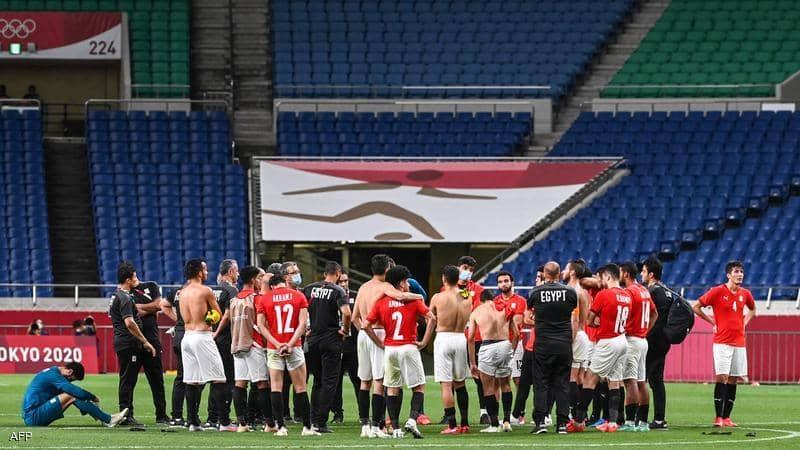 واقعة نجم منتخب مصر و"فتاة الفندق".. اللاعب يرد وناديه يعلق
