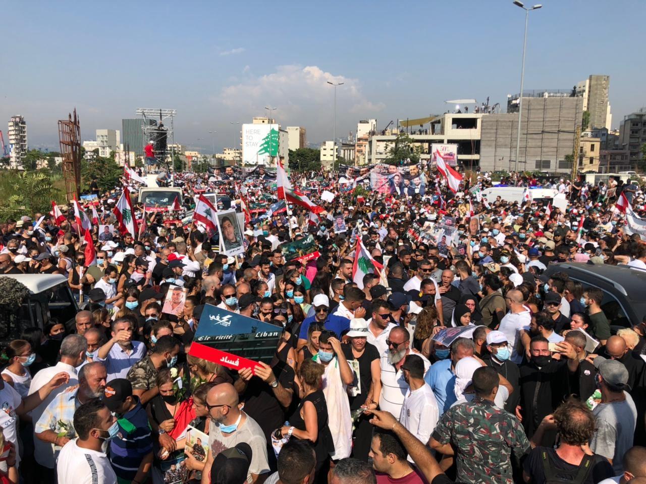 تحركات 4 آب... حناجر الحشود وأهالي الضحايا تصدح غضباً: العدالة الآن