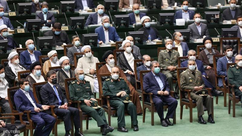 بهؤلاء.. حولت طهران حفل تنصيب الرئيس إلى "استعراض القوة"