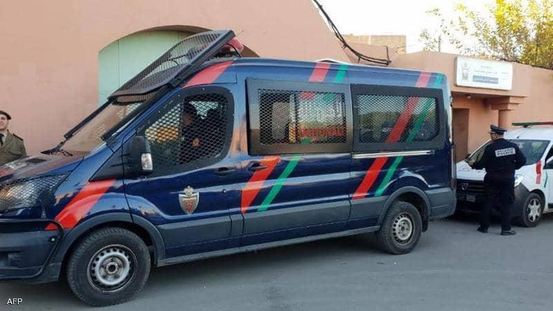 مغربي ذبح والدته ثم طاف برأسها المقطوع.. والشرطة توقفه