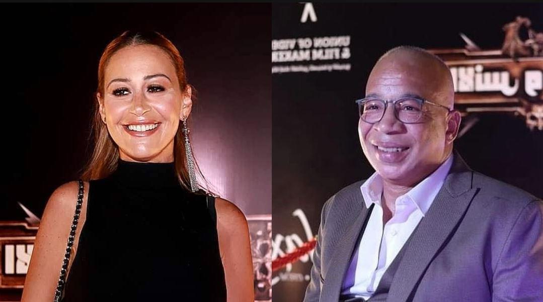 بعد تقبيلها رأس شريف دسوقي... منة شلبي تتصدّر التواصل الاجتماعي
