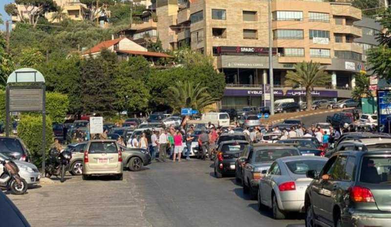 لا كهرباء ولا موتور والغاز مؤمن لـ10 أيام فقط وقطع طرقات احتجاجاً... هل اتخذ القرار برفع الدعم عن المحروقات؟