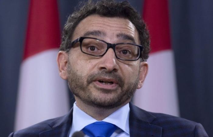 الحكومة الكندية تعتزم جعل اللقاح إلزاميا لقطاع كبير من الموظفين وركاب الطائرات والقطارات
