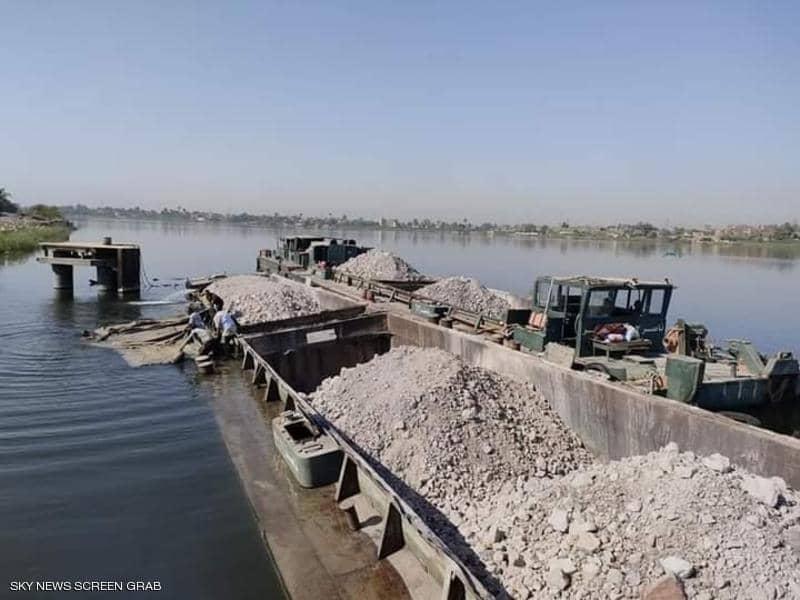 السلطات المصرية تحقق في غرق قاطرة بحمولة ضخمة في النيل