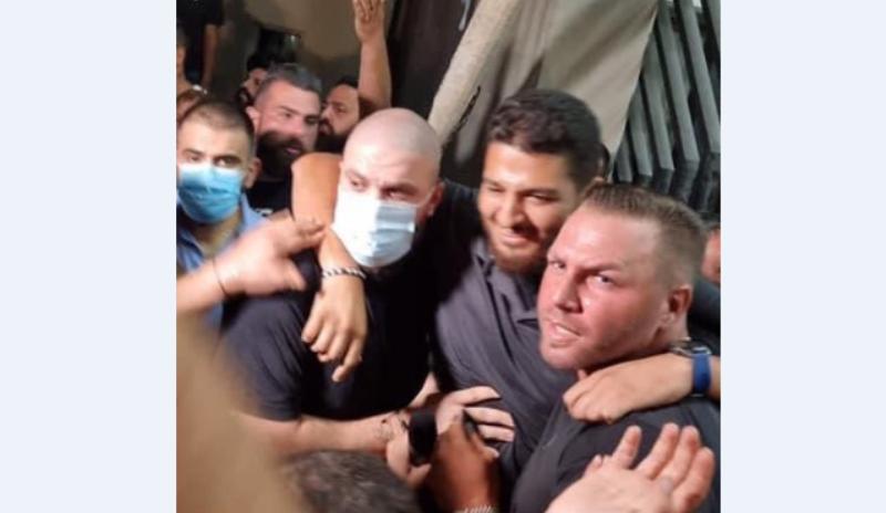 وليام نون يتوعد بالتصعيد بعد اطلاق سراحه وتوتر بين المحتجين والقوى الامنية