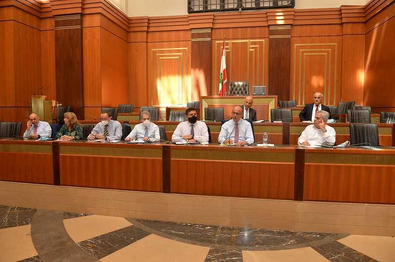 لجنة الاشغال: لتنفيذ البطاقة التمويلية وتسليم اللجنة لوائح توزيع البنزين والمازوت