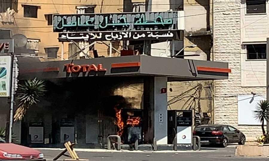 جهنم لبنان اكتملت...انقطاع الخدمات بالكامل ولا اعتمادات للبنزين تفاؤل حكومي تبدده الوقائع...ميقاتي من بعبدا: الامور تسير بإيجابية المرعبي يتراجع عن الدعوى ضد الناشطين وجلسة لرسالة عون الجمعة