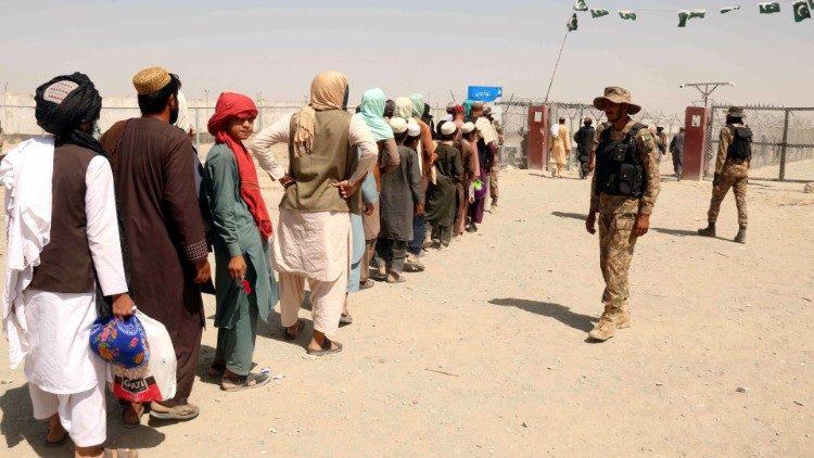 منظمة "أنقذوا الأطفال" تحث الجماعة الدولية على الاهتمام باللاجئين الأفغان، لاسيما الأطفال منهم