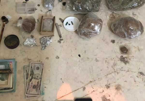 الجيش يضبط مخدرات وأموالا مزيفة عند حاجز المدفون