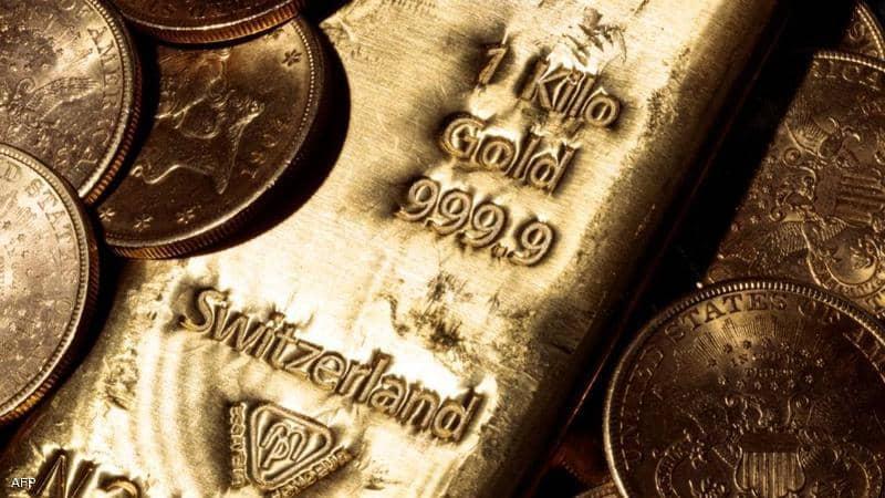 الذهب يخترق حاجز 1800 دولار مع تراجع الدولار