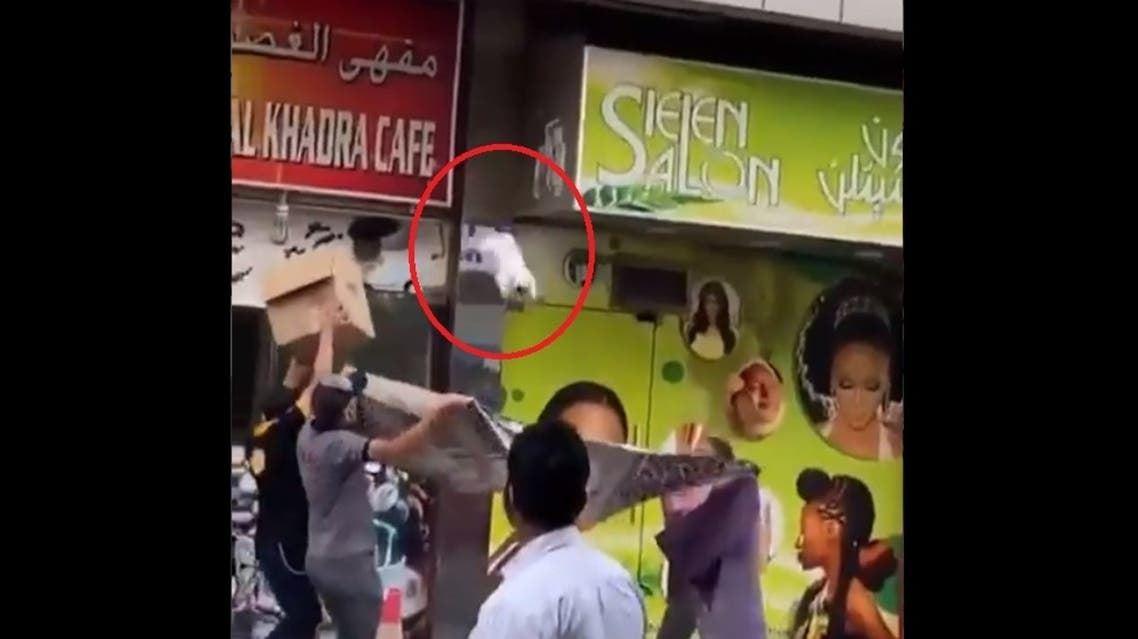 إنقاذ هرّة في دبي يُثير إعجاب محمد بن راشد: "من يعرفهم يدلّنا عليهم"