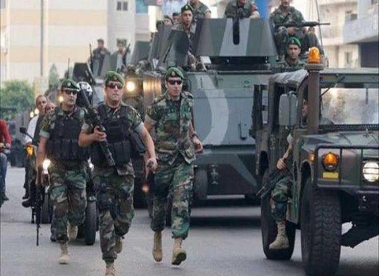 الجيش ضحية السياسيين يصارع الازمة وحيدا...لا معركة بلا خسائر مساعدات مؤتمر باريس تبدأ بالوصول.. تسهيلات في الخدمة ودعم للحد من الفرار