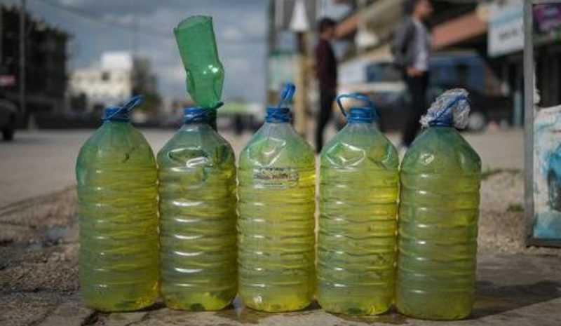 على خلفية بيع البنزين في السوق السوداء... قتيلان وإحراق منازل ومحلات