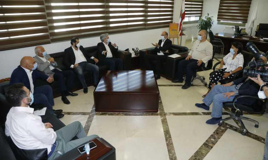 حسن تابع ملف الدواء مع مجلس نقابة المستوردين.. وخبرٌ سارّ لمرضى السرطان