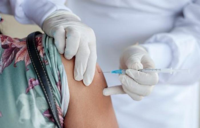 معهد صحة كيبيك يوصي بتقديم جرعة ثالثة من لقاح كورونا للأشخاص الذين يعانون من نقص المناعة