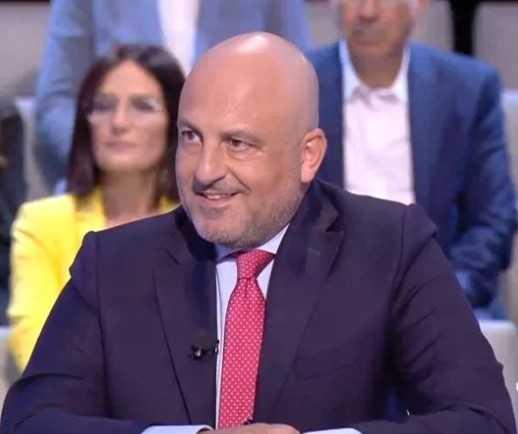 لا سلاح عنا ولن يكون.. بو عاصي: "حزب الله" مأزوم لـ"فوق دينيه" بانفجار مرفأ بيروت