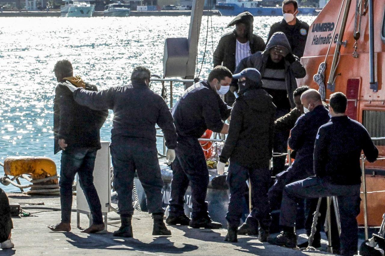 اليونان: انقاذ 400 مهاجر قبالة جزيرة كريت