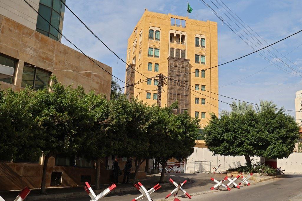 البحرين لمواطنيها: غادروا لبنان فوراً