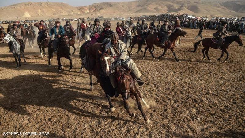 الأفغان المُختلفون حول كل شيء.. تجمعهم "لعبة البوزكاشي"