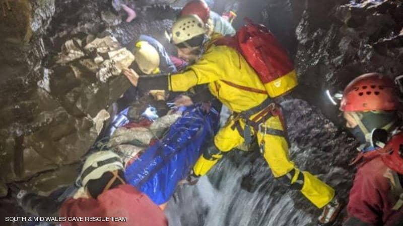 حوصر داخل كهف عميق.. وجرى إنقاذه بـ240 شخصا