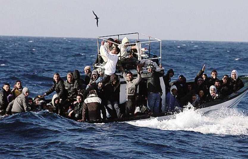 مقتل 8 مهاجرين بغرق قارب قبالة جزيرة كناريا الإسبانية