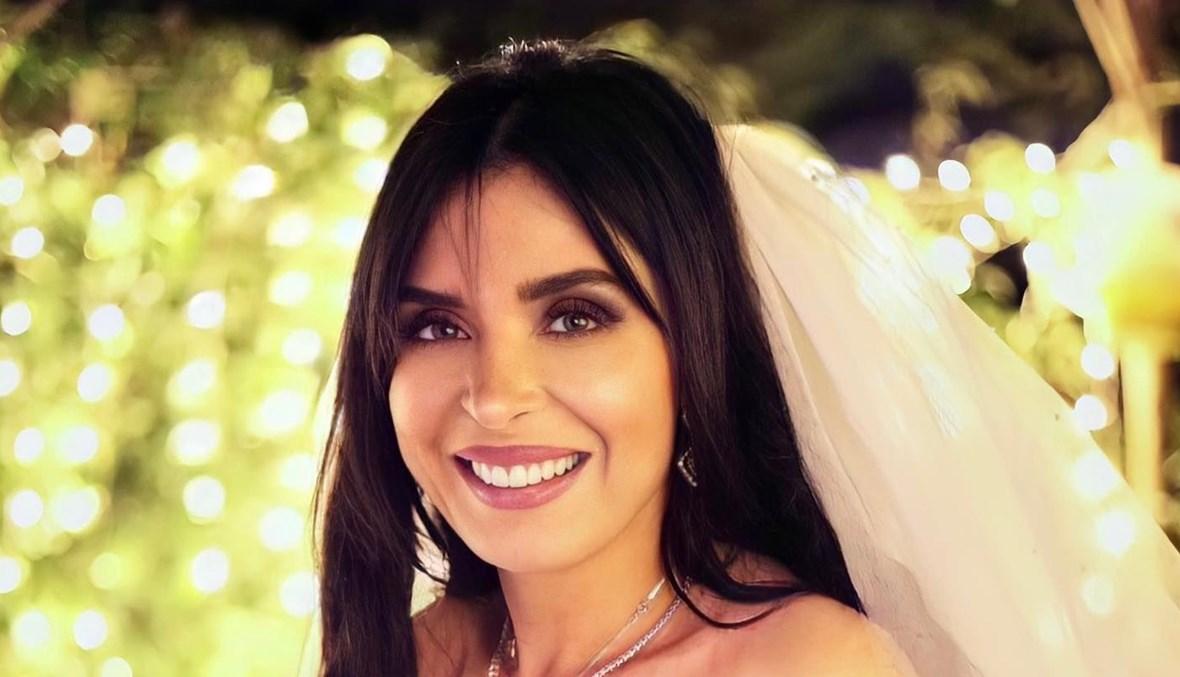 دينا تثير الجدل بفستان زفاف... هل تزوّجت للمرّة الثالثة؟