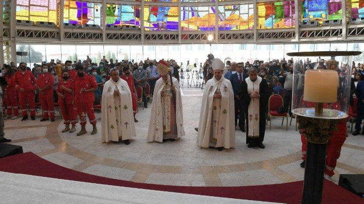 البطريرك الماروني يسلط الضوء على خدمة الفقراء في عظته مترئسا القداس الإلهي بمناسبة اليوم العالمي للفقراء