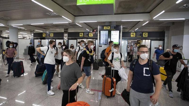 لبنانيون توقفت طائرتهم في برشلونة فتقدموا للجوء بإسبانيا