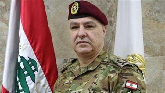 قائد الجيش اللبناني حديث مواقع التواصل... هكذا ظهر مع طفل صغير