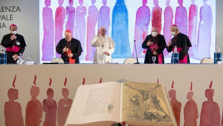 البابا يشارك في الجلسة الافتتاحية للجمعية العامة الاستثنائية لمجلس أساقفة إيطاليا