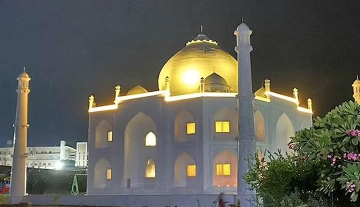 في قصة حب أشبه بالخيال... زوج هندي يشيّد "تاج محل" جديداً لزوجته