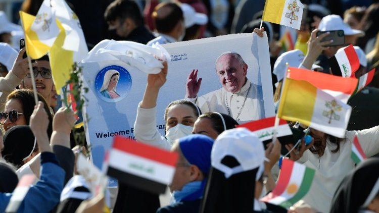 البابا فرنسيس يقدّم جهازًا لإنتاج الأوكسجين الطبي الى مستشفى القديس رافائيل في بغداد