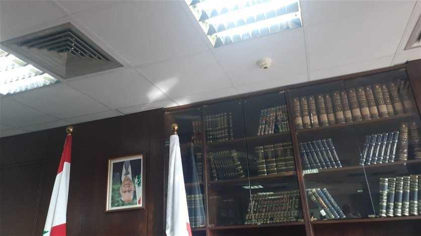 محتجون يقتحمون "الشؤون".. حجار: ورشة الـ75 ألف عائلة الأكثر فقراً انطلقت