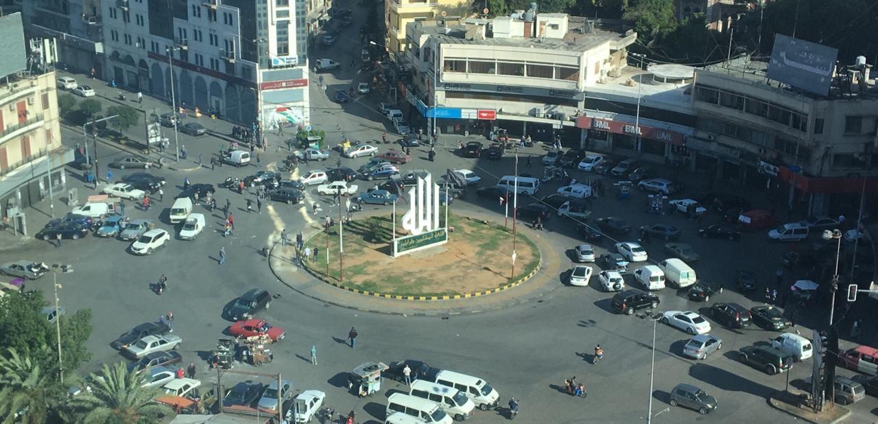 احتجاجاً على الغلاء... مسيرات وقطع طرق في طرابلس