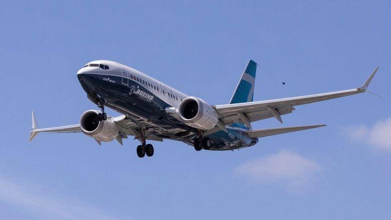 بوينغ 737 ماكس: لماذا تثير الطائرة مخاوف جديدة بشأن السلامة؟