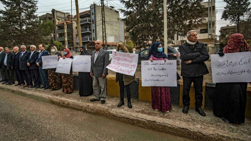التجنيد الإجباري: عشرات الآباء والأمهات الأكراد يحتجون على تجنيد فتياتهم الصغيرات