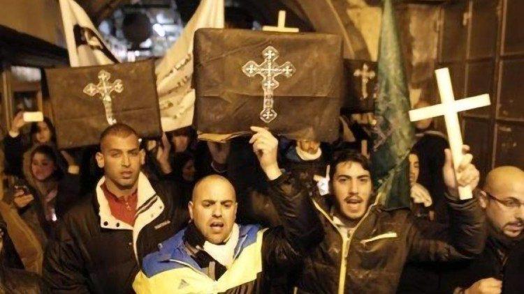 خادم رعية العائلة المقدسة في غزة يتحدث عن التصاريح التي ستمنحها إسرائيل للمسيحيين للتوجه إلى بيت لحم في عيد الميلاد