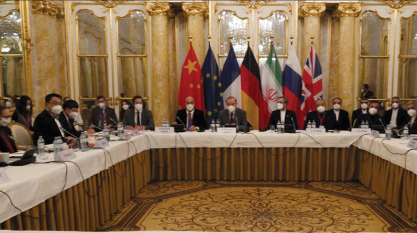 طهران تربط وقف الانتهاكات النووية برفع العقوبات استئناف حذر لـ«فيينا»... وإسرائيل تدعو لمقاومة «الابتزاز الإيراني»