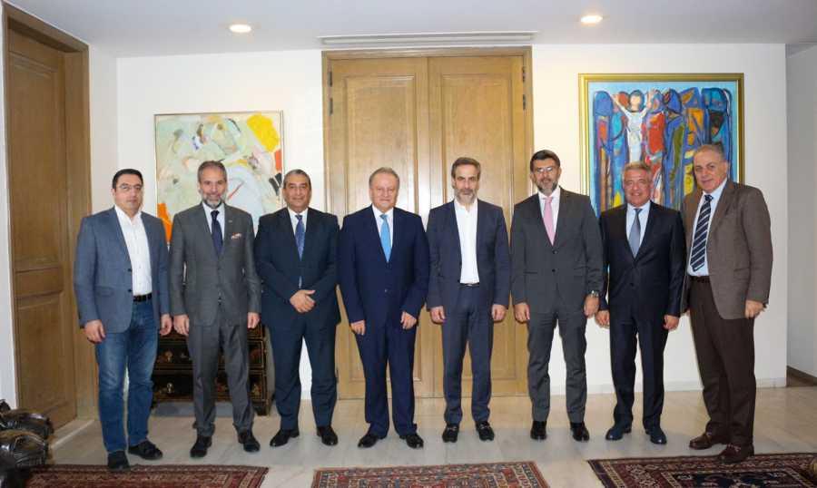 معوض يولم على شرف كسبار