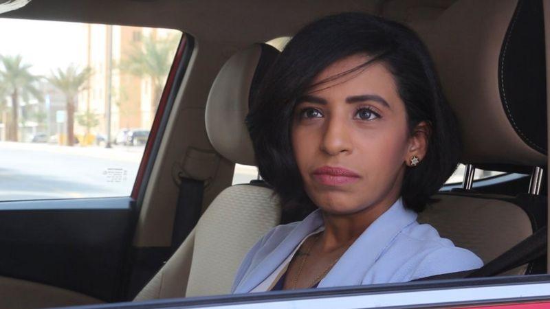 100 امرأة: قصة الشابة السعودية التي تعمل في نقل وتوصيل الركاب في الرياض