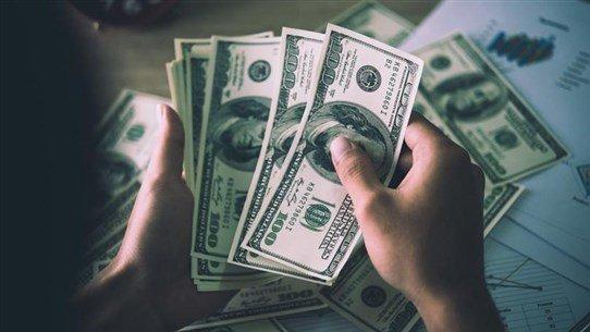 هؤلاء المسؤولون عن ارتفاع دولار السوق السوداء