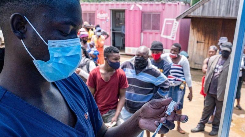 فيروس كورونا: منظمة الصحة العالمية تقول إن متحور أوميكرون ربما انتشر في معظم دول العالم