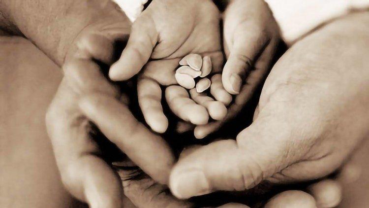 الإيمان الملموس: تلك التصرفات الصغيرة التي أشار إليها البابا بمناسبة عيد الميلاد