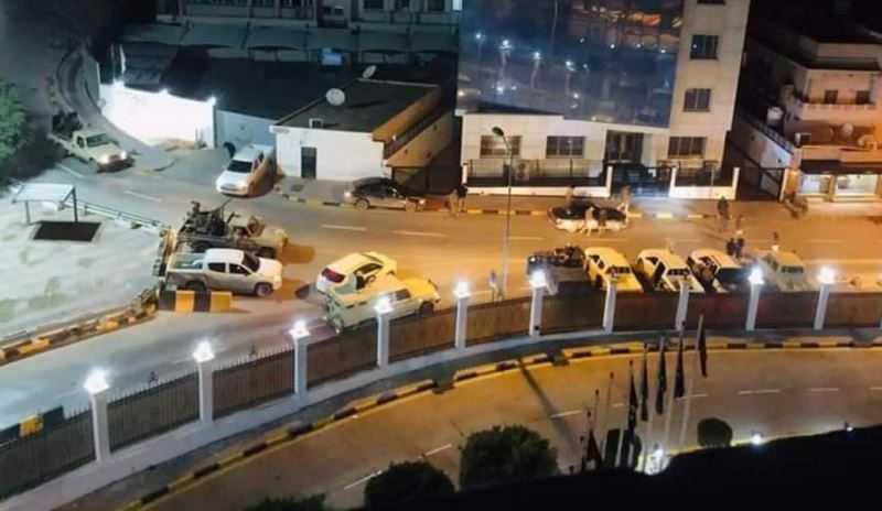 مسلحون يحاصرون مقر رئاسة الوزراء الليبية