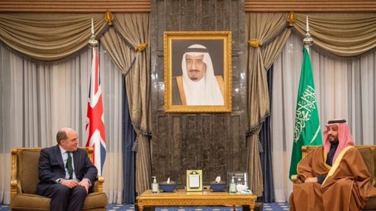 ولي العهد السعودي يلتقي رئيس منتدى "دافوس" ووزير الدفاع البريطاني
