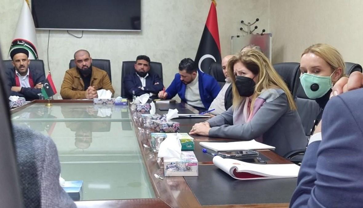 الانتخابات الليبية تترنّح... قائد ميليشيا يتعهّد غلق مؤسسات الدولة ويهدّد مسؤولة أممية