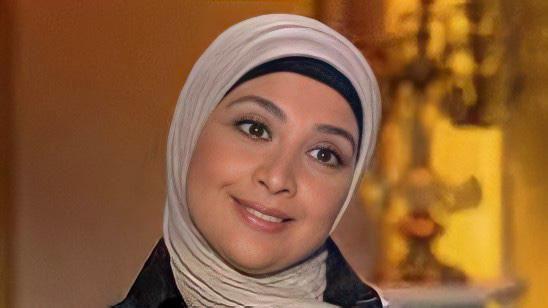 نجوم الفن يهاجمون حنان ترك... صفحة تنتحل اسمها "تحرّم" الاحتفال بعيد الميلاد
