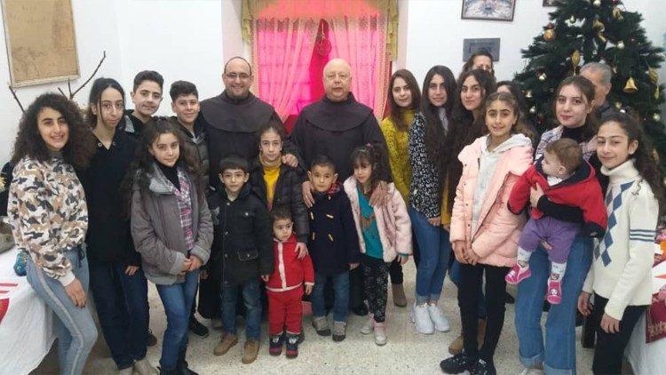المسيحيون في سورية ولبنان احتفلوا بعيد الميلاد على الرغم من الأوضاع الصعبة. مقابلة مع الأب فراس لطفي